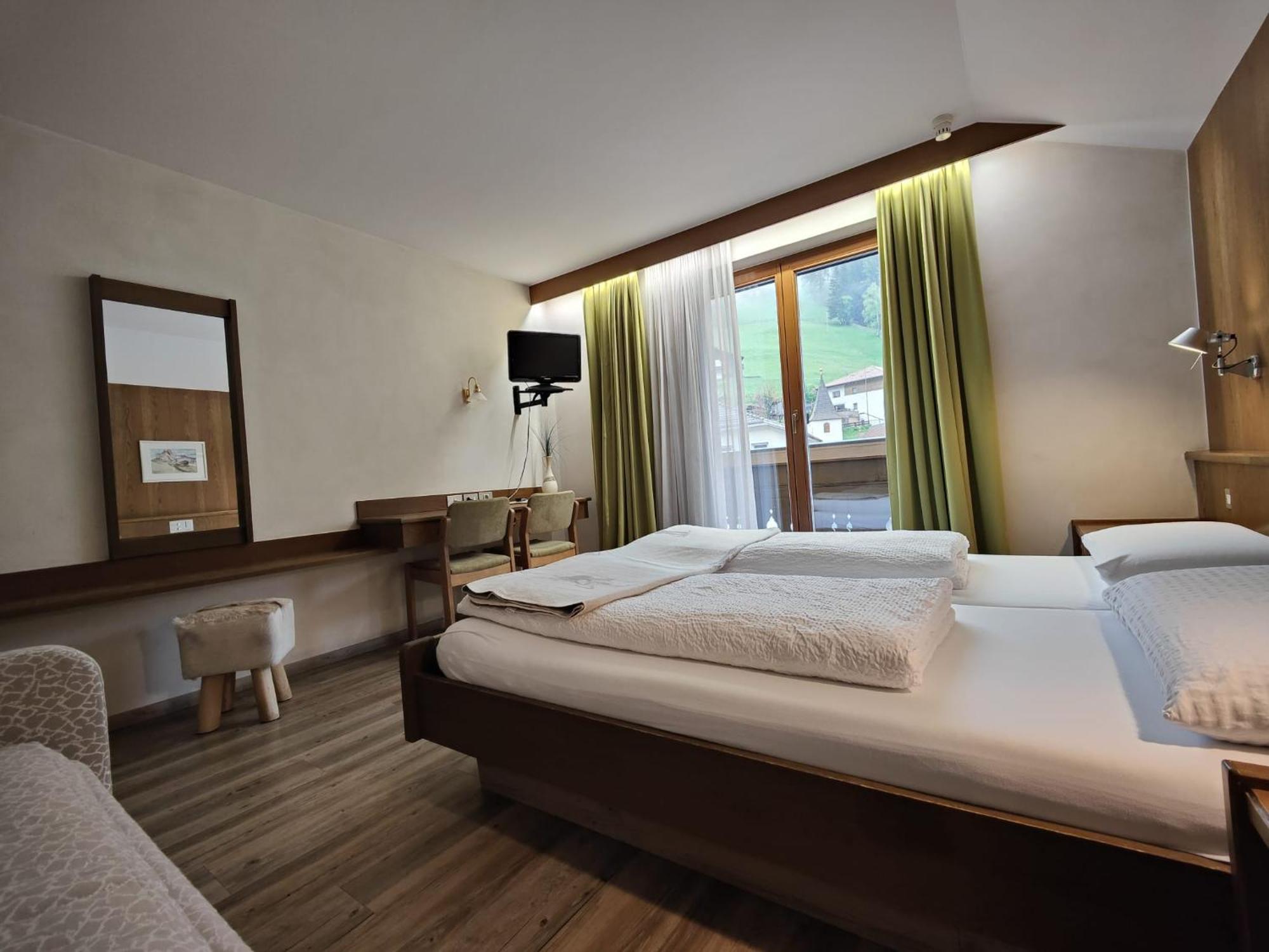 Hotel Alpenblick Sarentino ภายนอก รูปภาพ