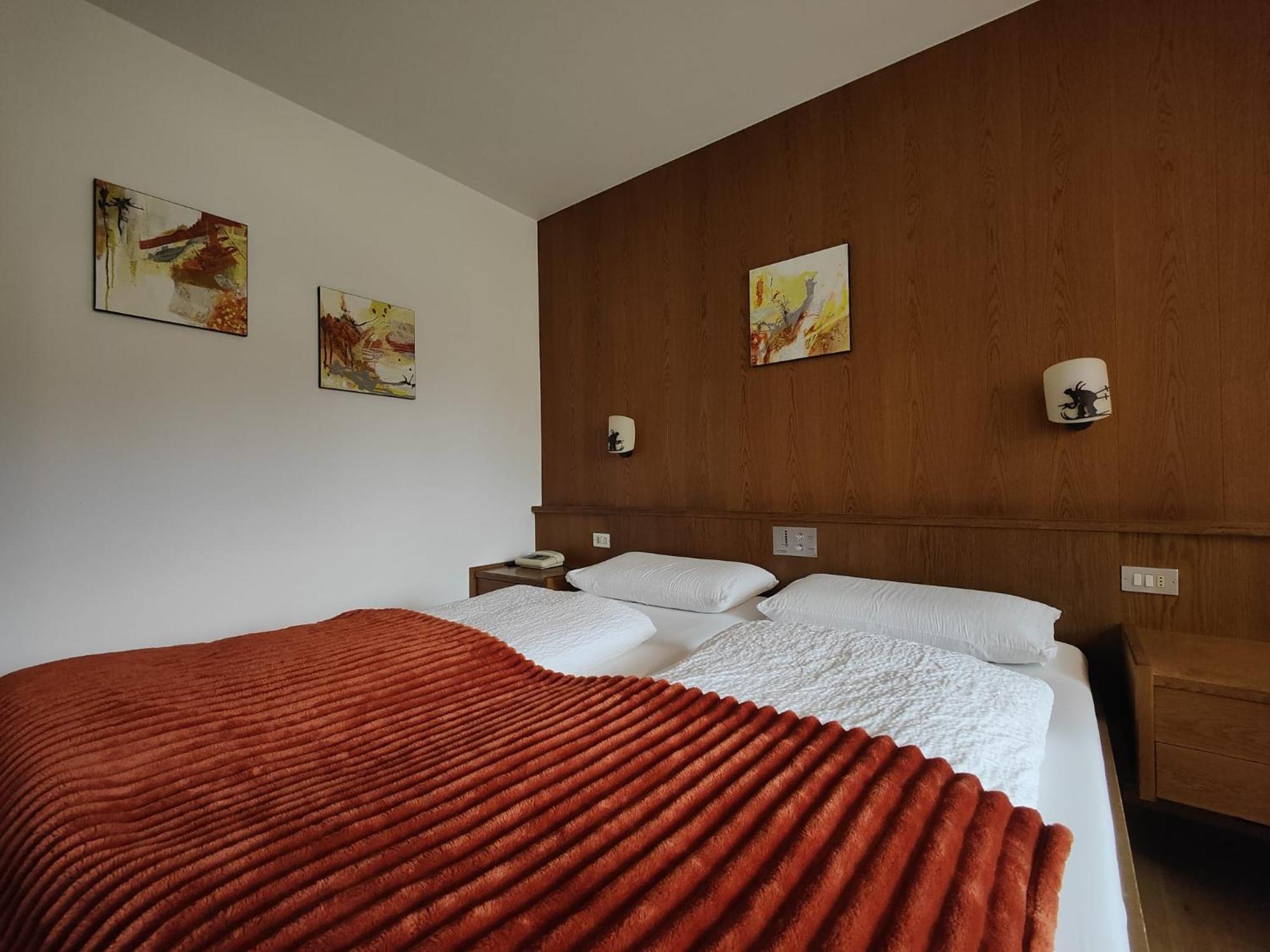 Hotel Alpenblick Sarentino ภายนอก รูปภาพ