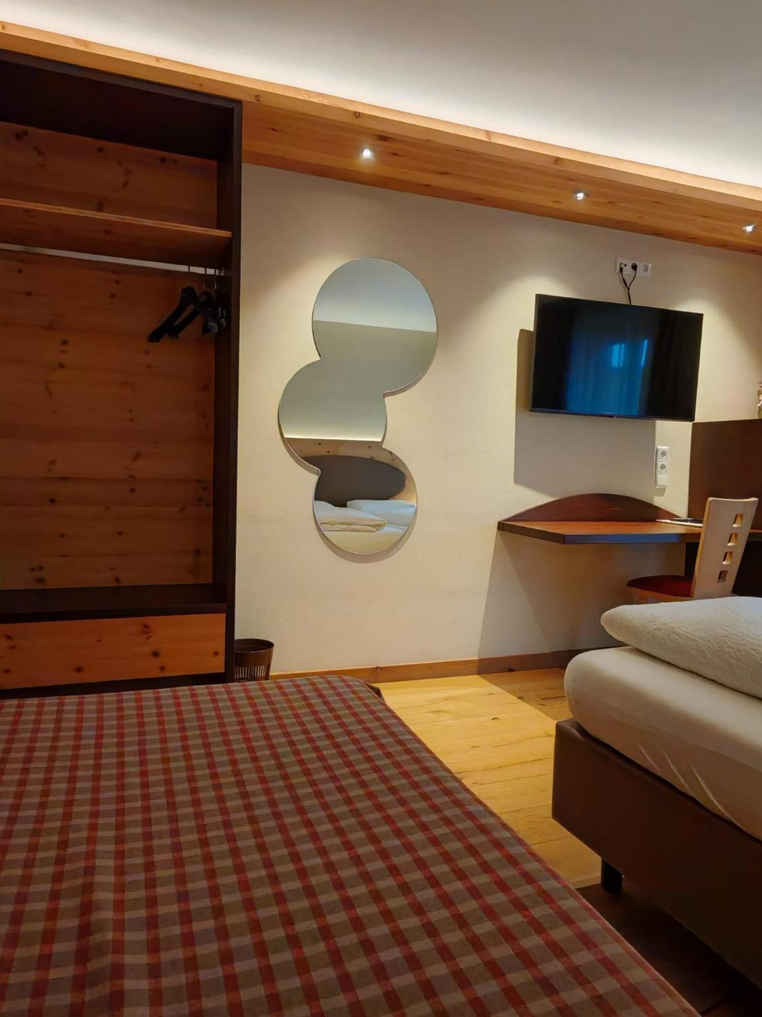 Hotel Alpenblick Sarentino ภายนอก รูปภาพ