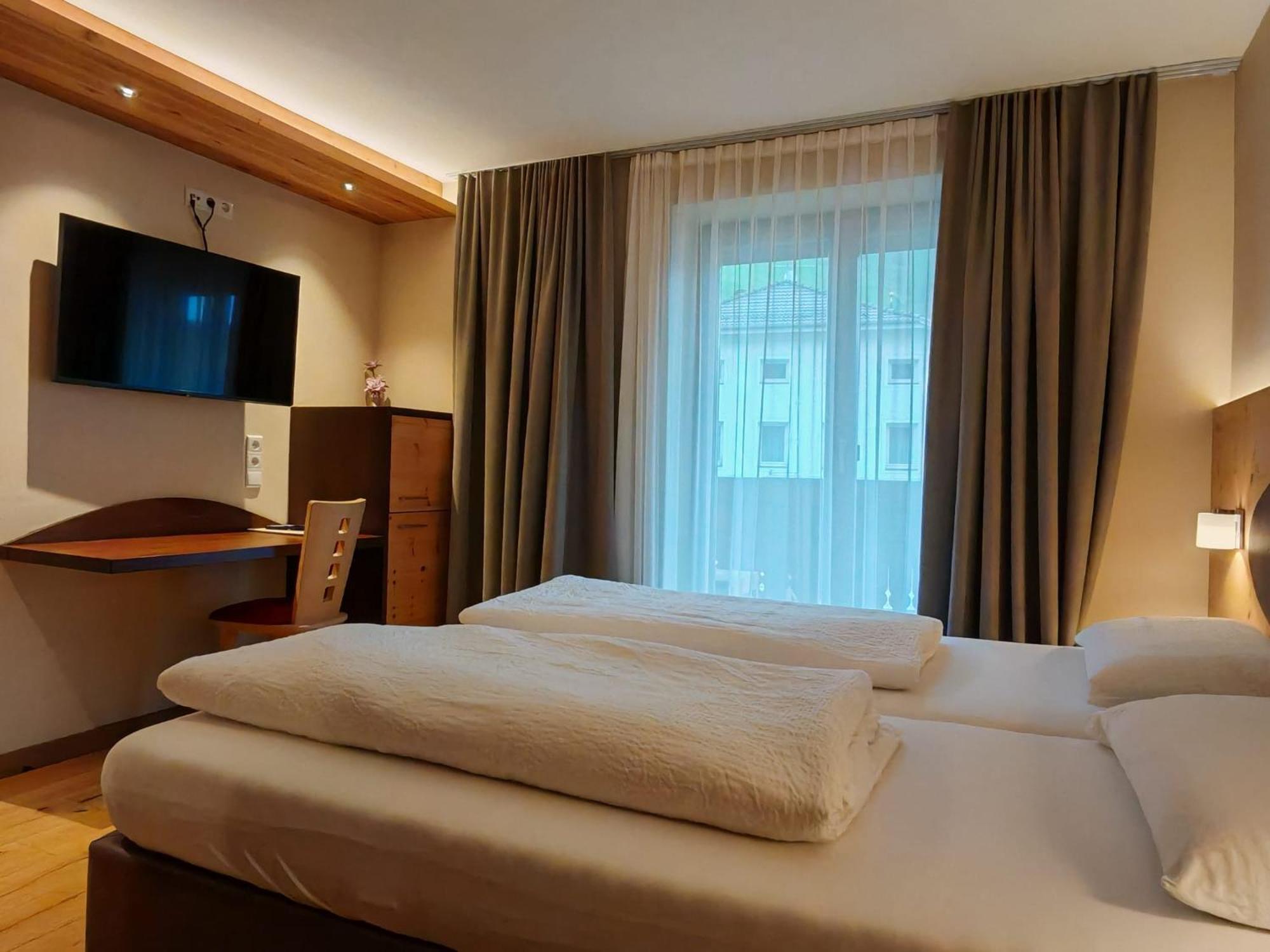 Hotel Alpenblick Sarentino ภายนอก รูปภาพ