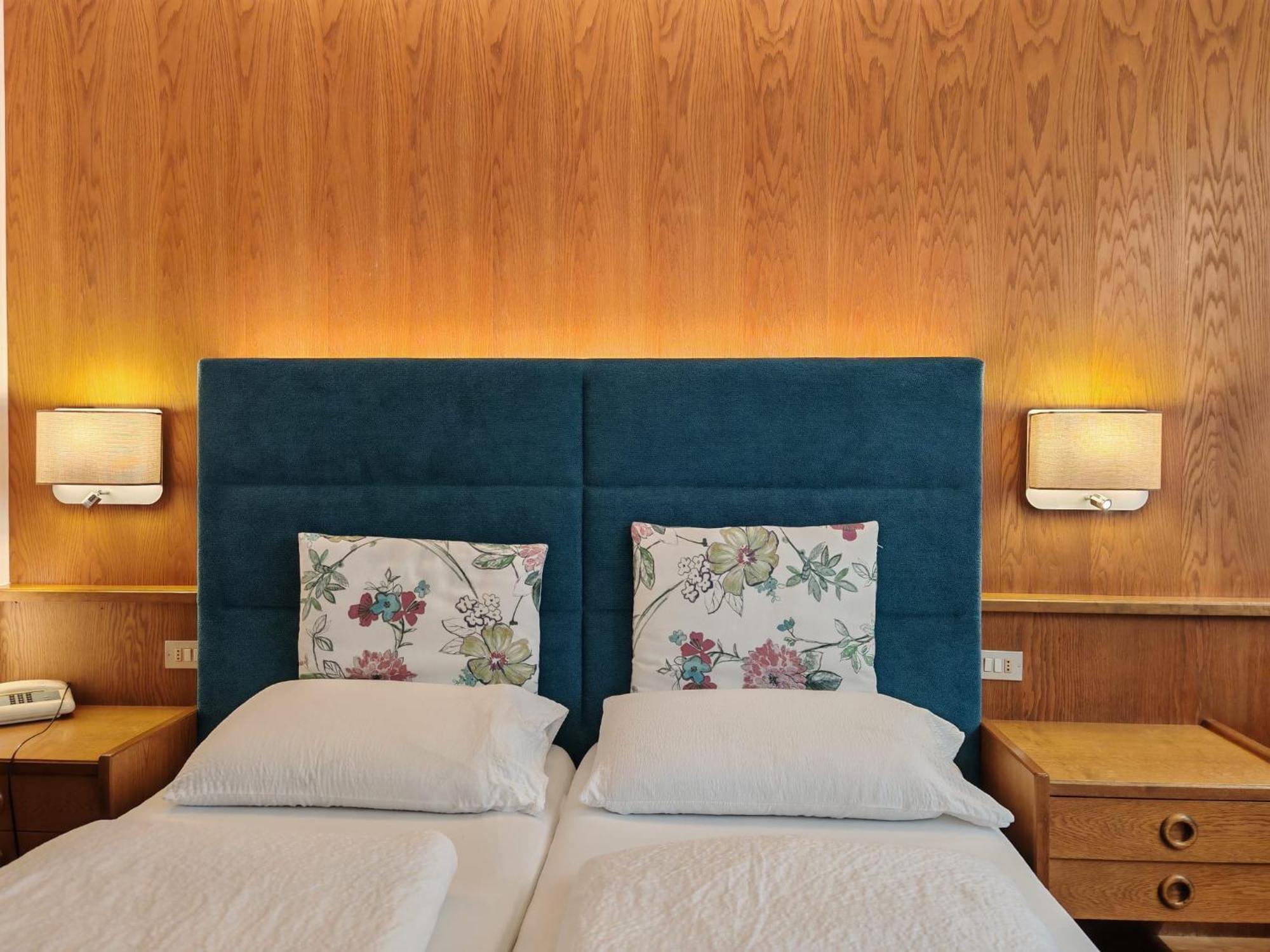 Hotel Alpenblick Sarentino ภายนอก รูปภาพ