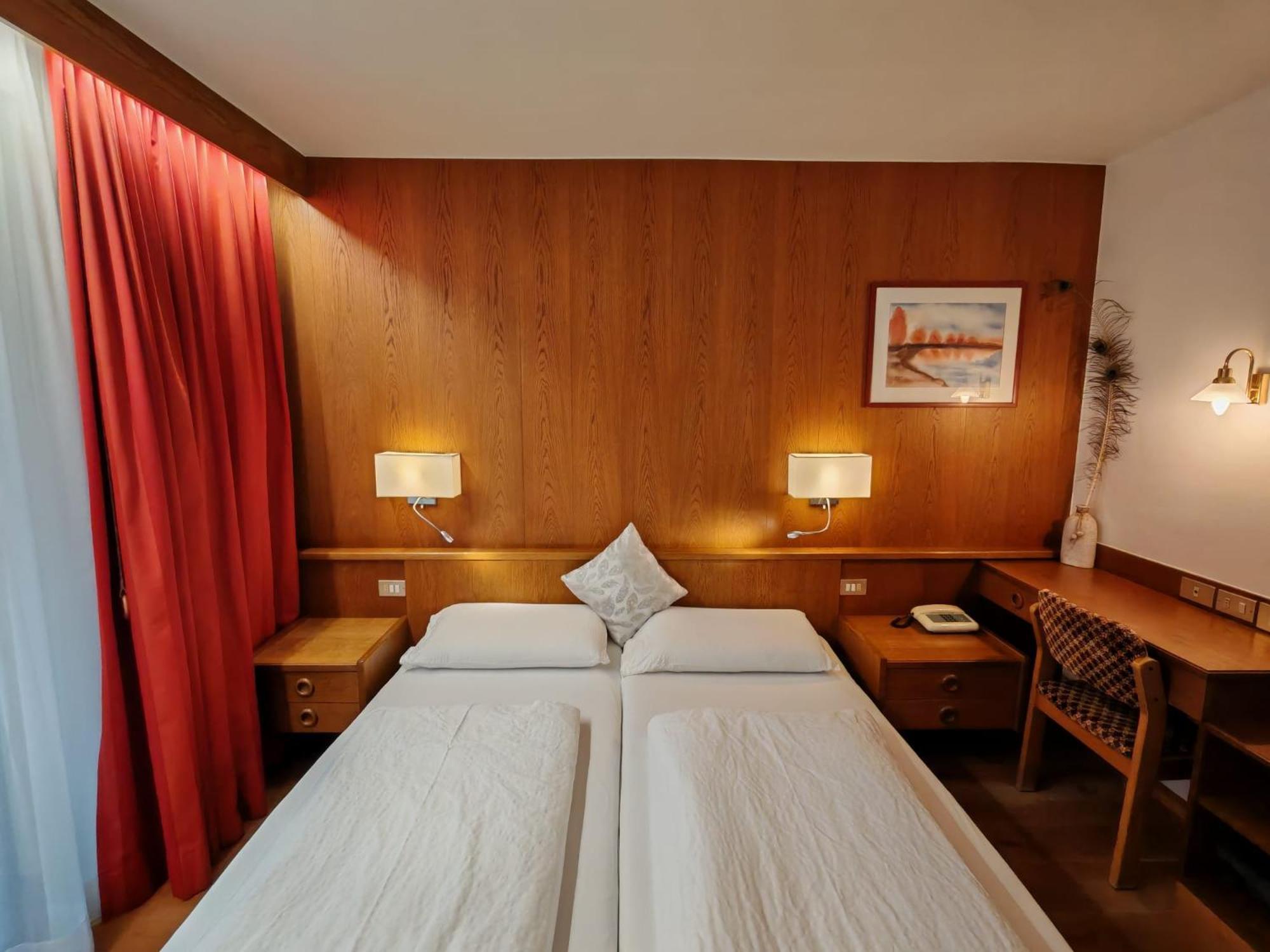 Hotel Alpenblick Sarentino ภายนอก รูปภาพ