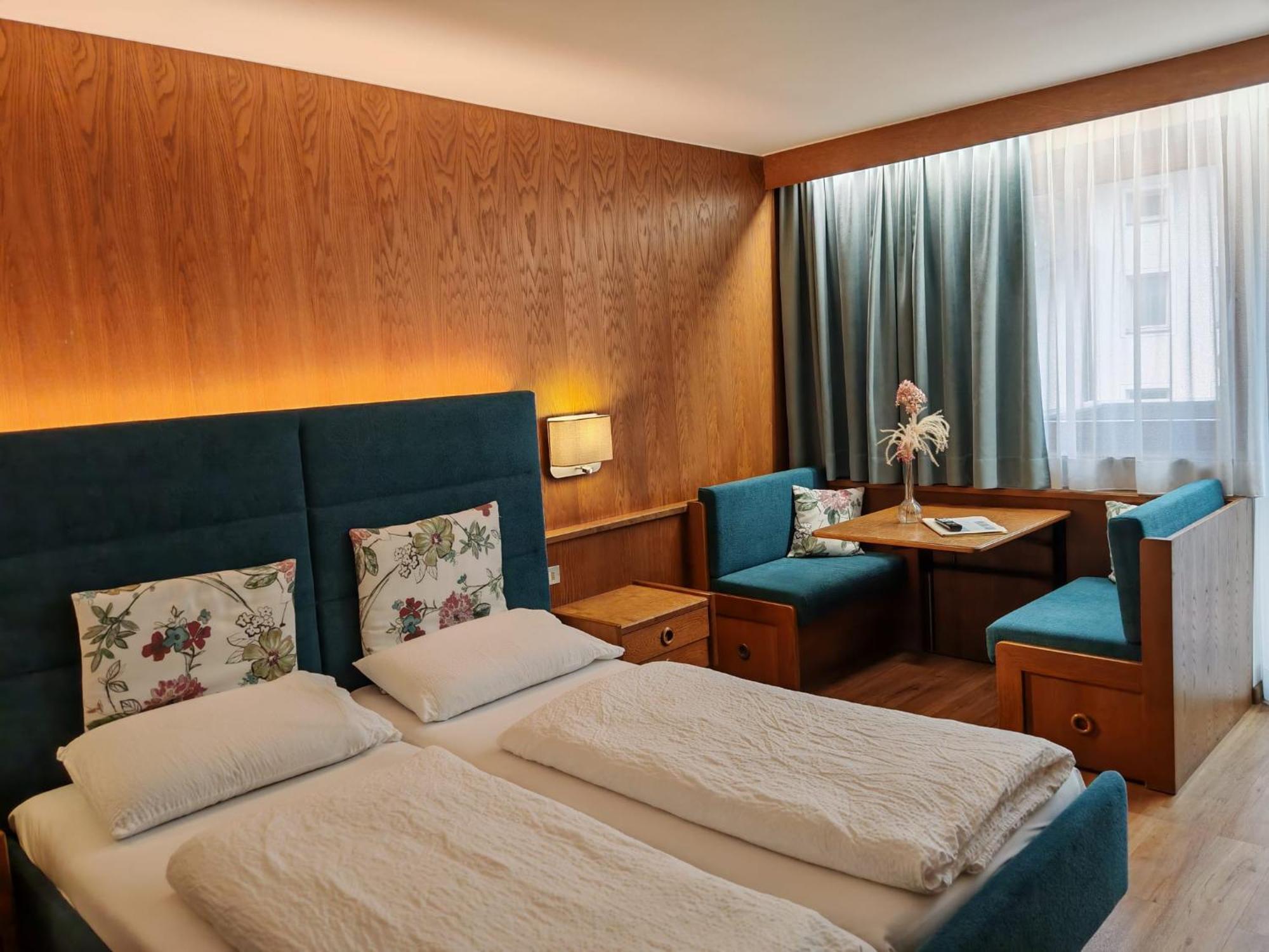Hotel Alpenblick Sarentino ภายนอก รูปภาพ