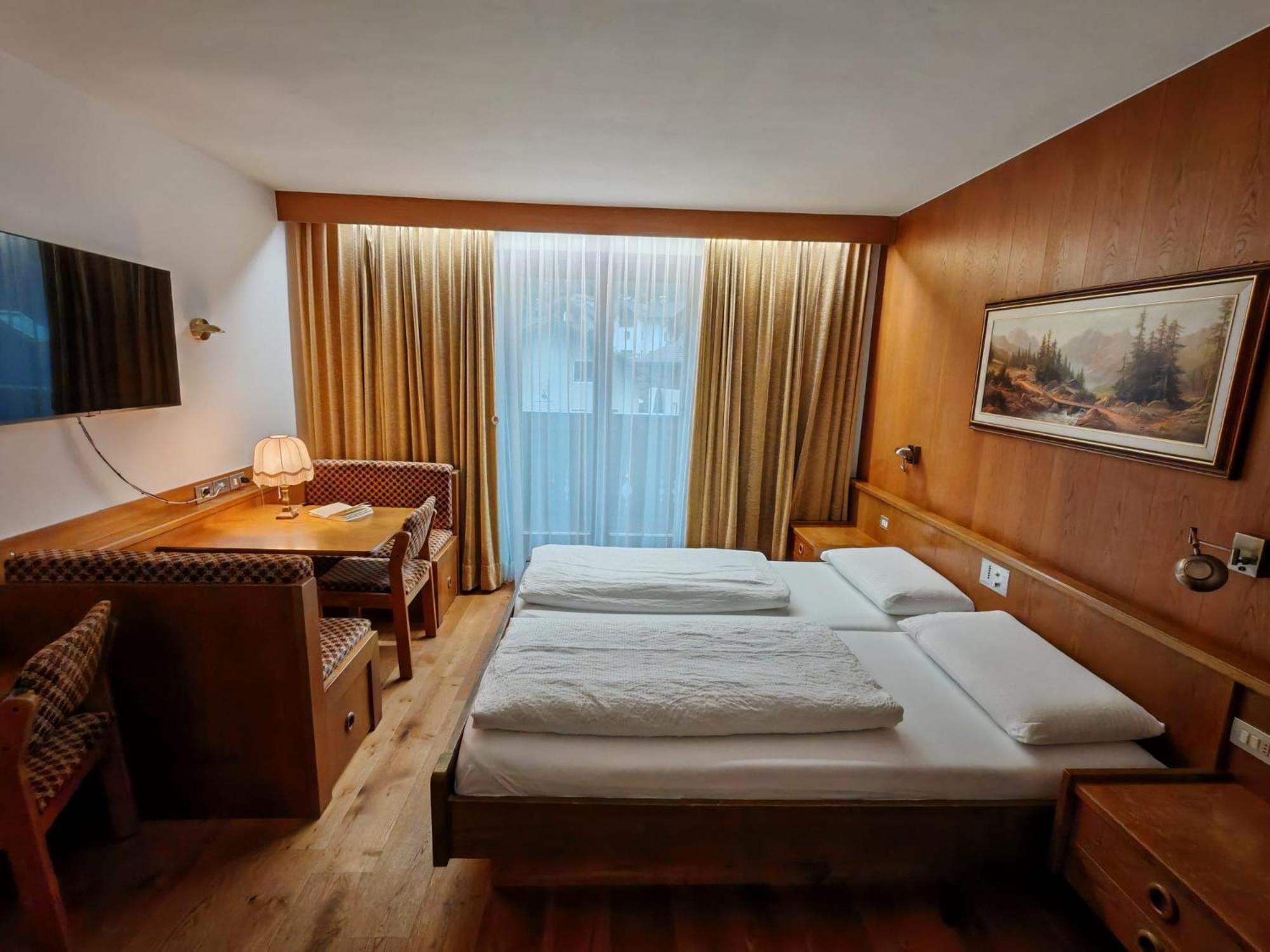 Hotel Alpenblick Sarentino ภายนอก รูปภาพ