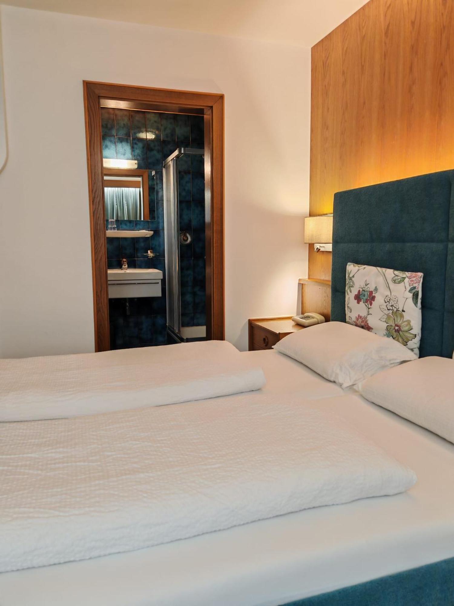 Hotel Alpenblick Sarentino ภายนอก รูปภาพ
