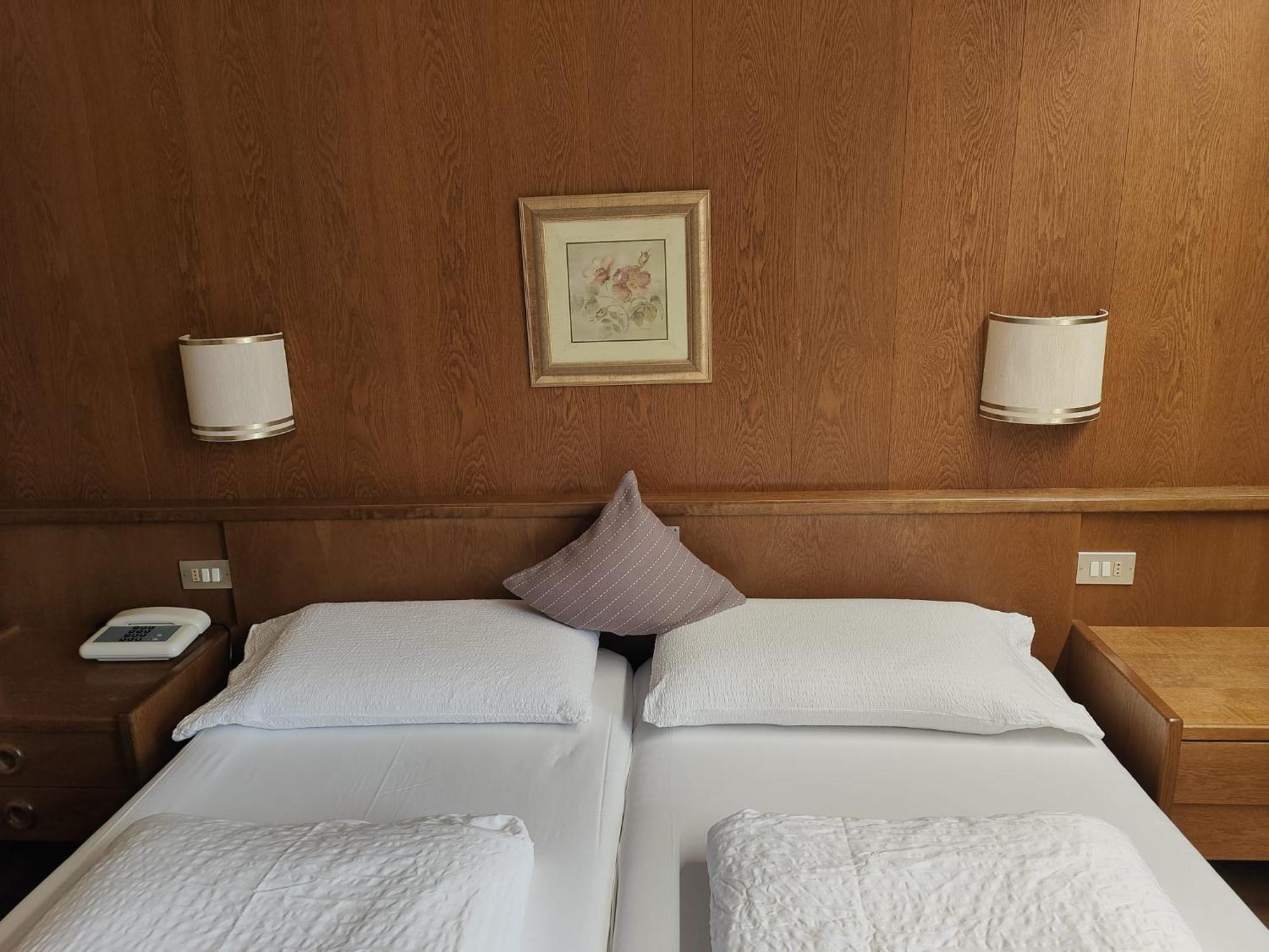 Hotel Alpenblick Sarentino ภายนอก รูปภาพ