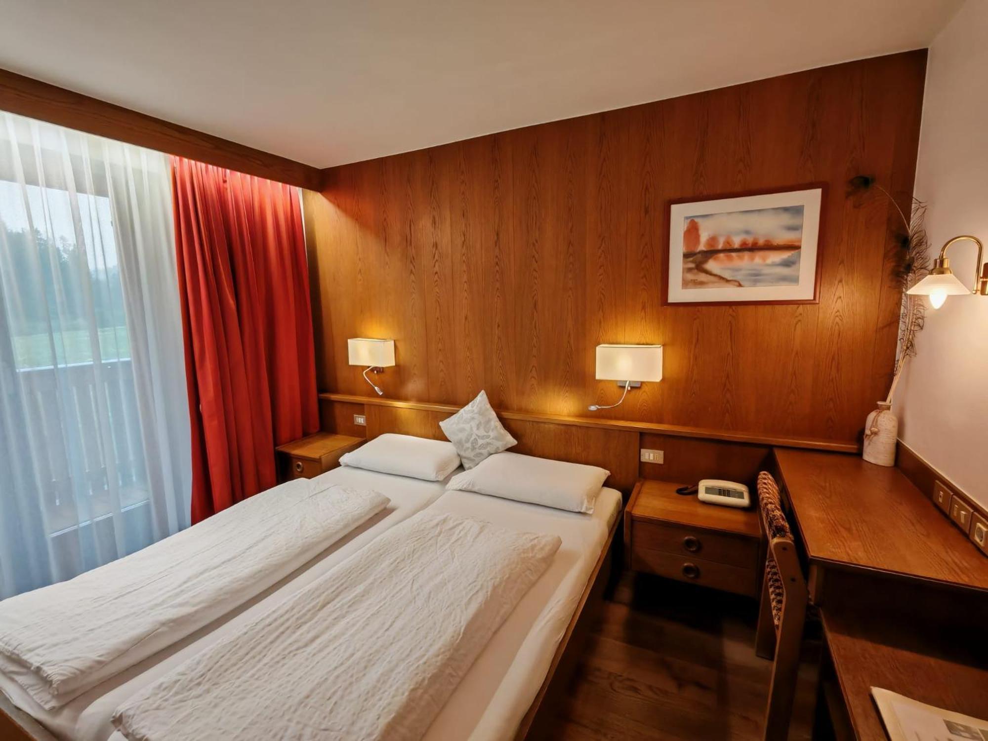 Hotel Alpenblick Sarentino ภายนอก รูปภาพ