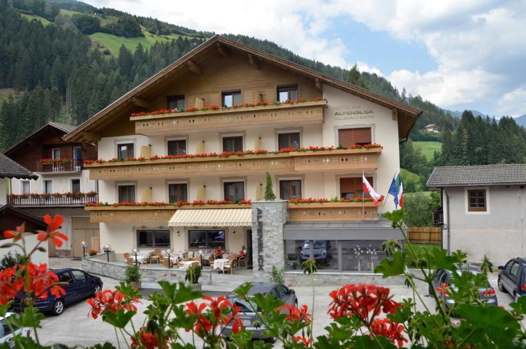 Hotel Alpenblick Sarentino ภายนอก รูปภาพ